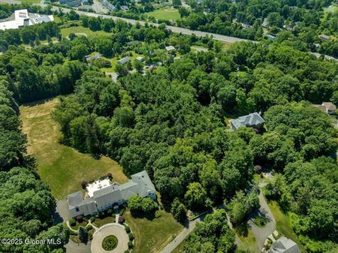 112 Woods Lane Colonie NY 12204