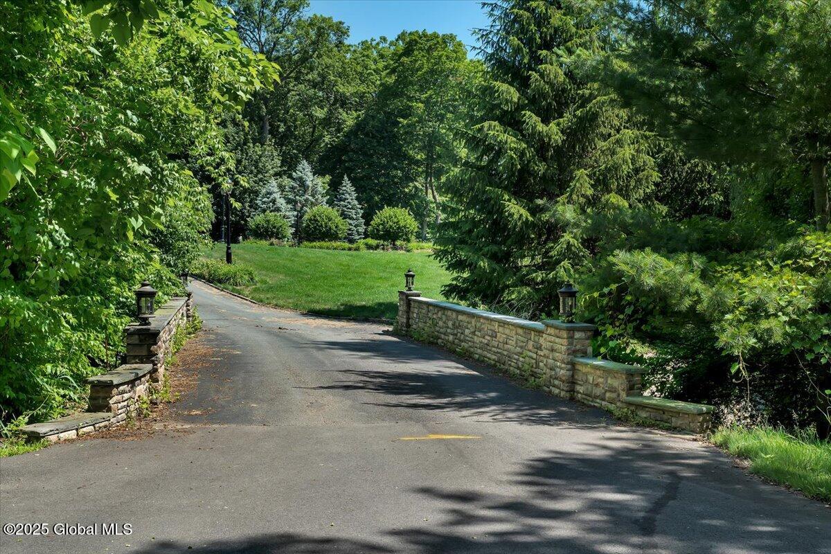 112 Woods Lane Colonie NY 12204