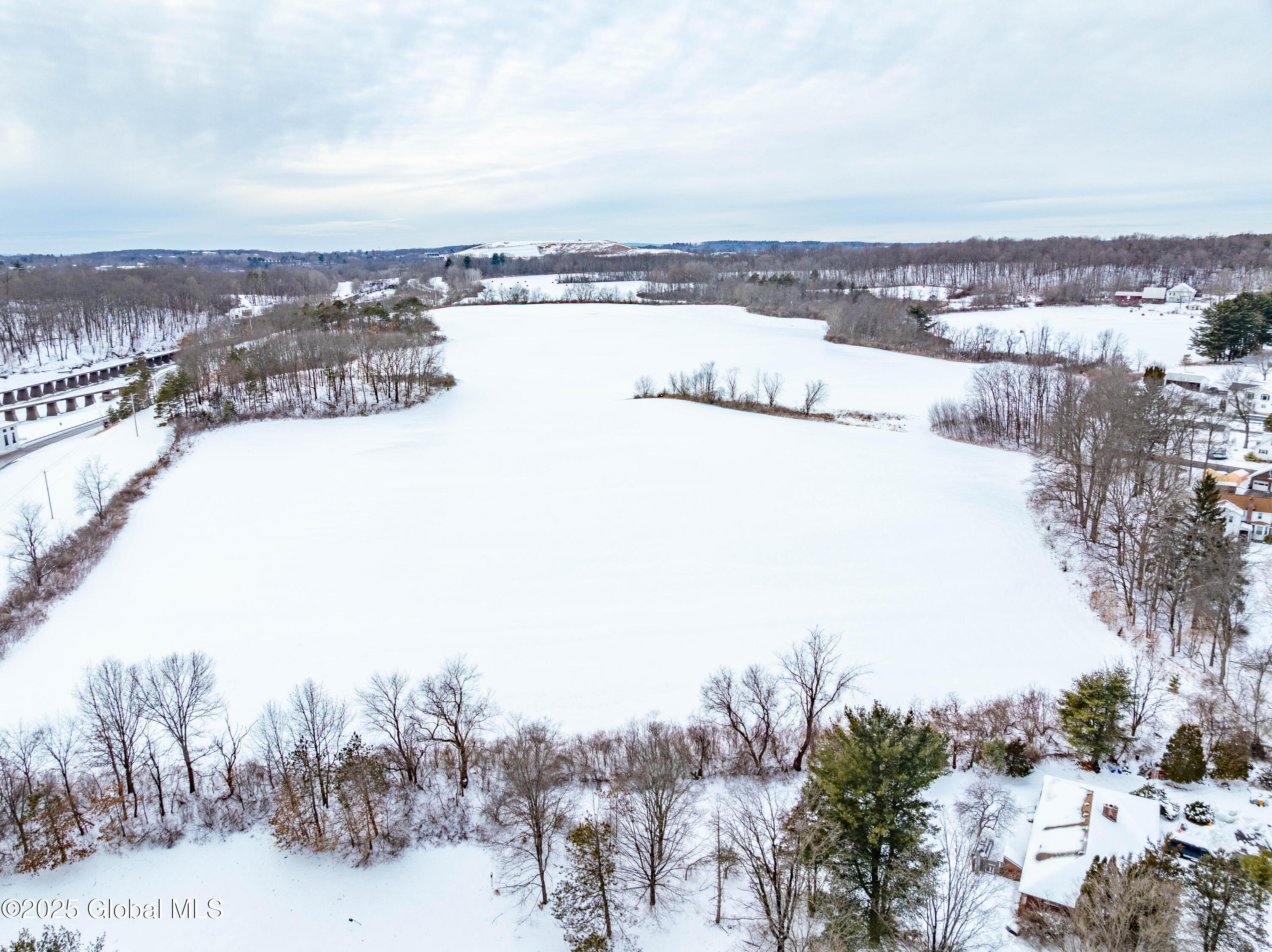 L31.121 Fonda Road Waterford NY 12188