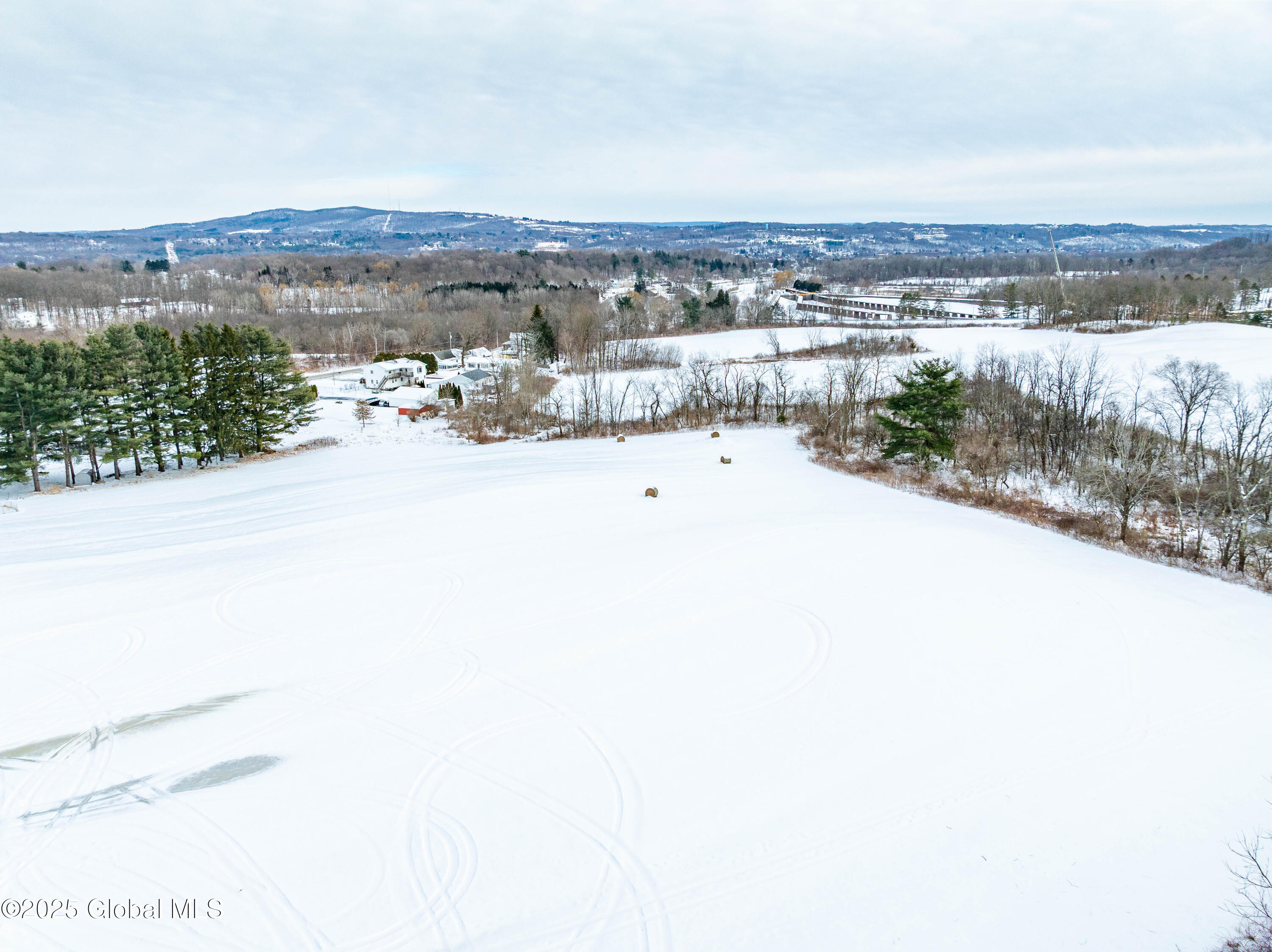 L31.121 Fonda Road Waterford NY 12188