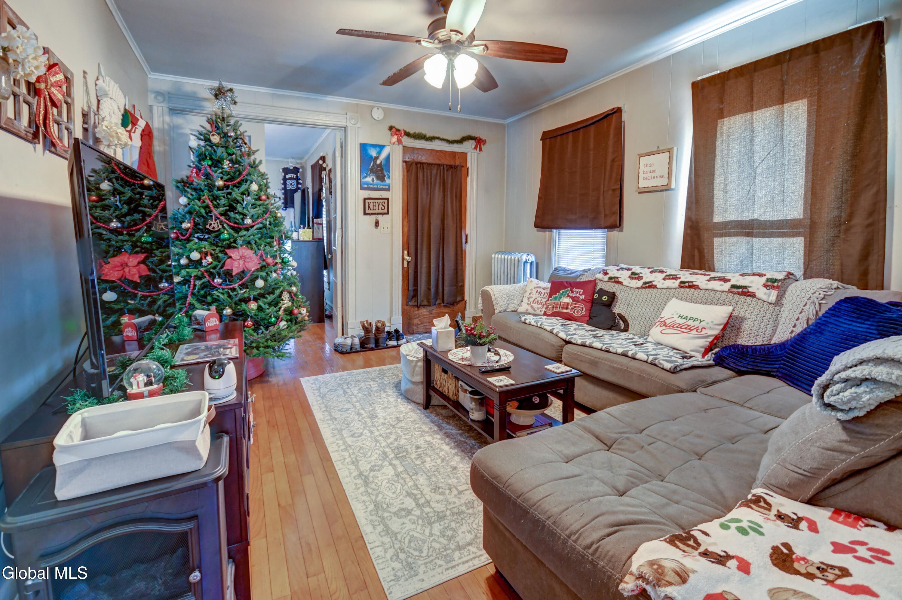 21 Willow Street Gloversville NY 12078