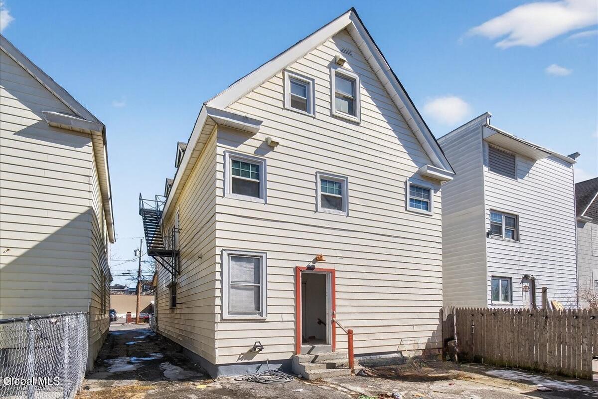 912-914 Cutler Street Schenectady NY 12303