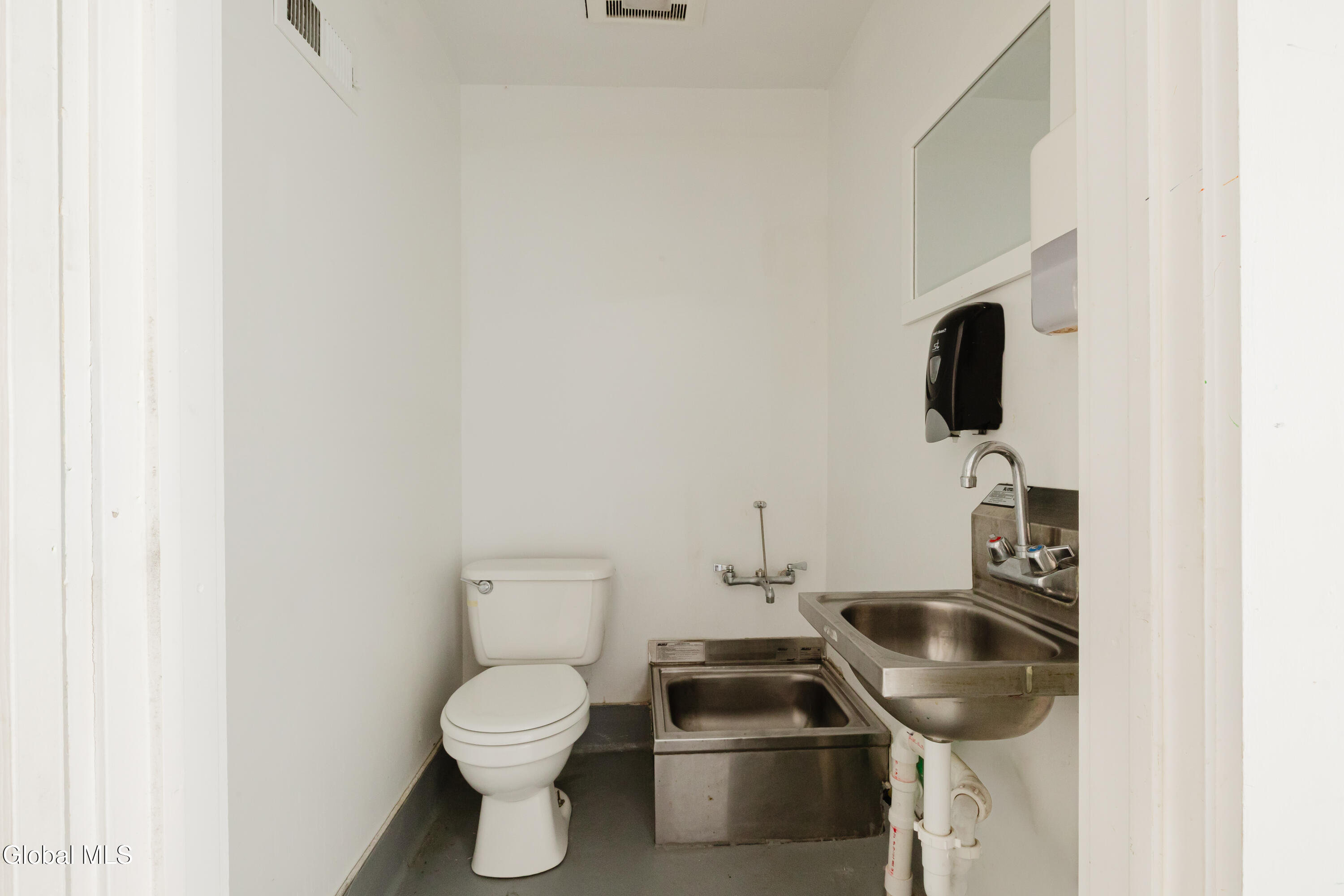 323 Warren Street Hudson NY 12534