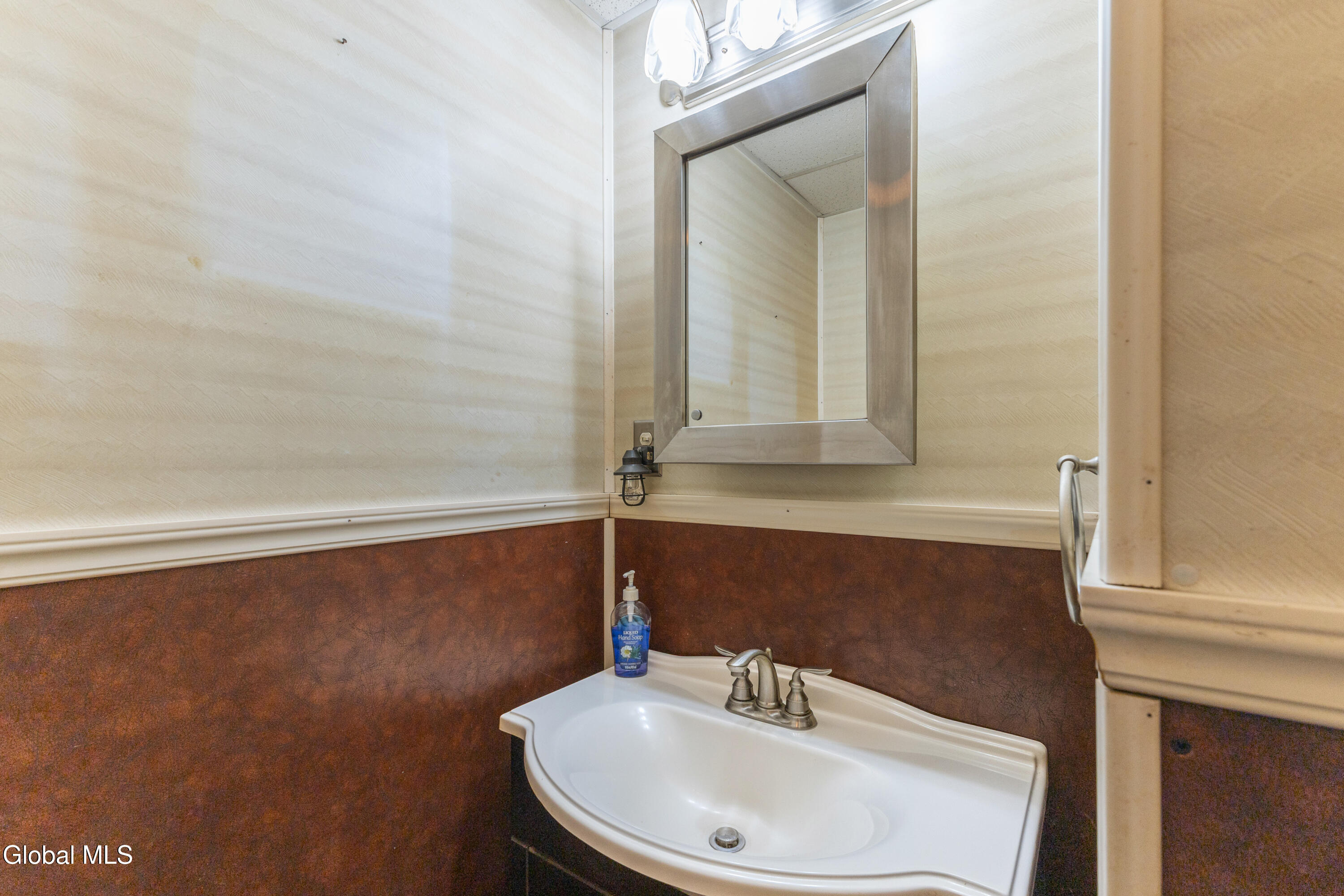29 Washington Avenue Waterford NY 12188