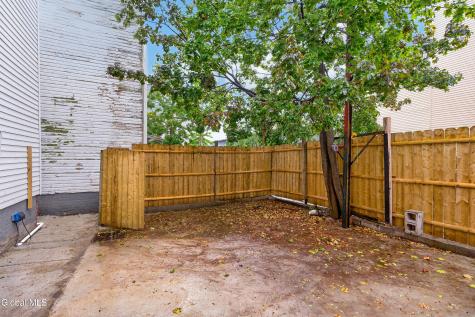 556 Washington Avenue Albany NY 12203