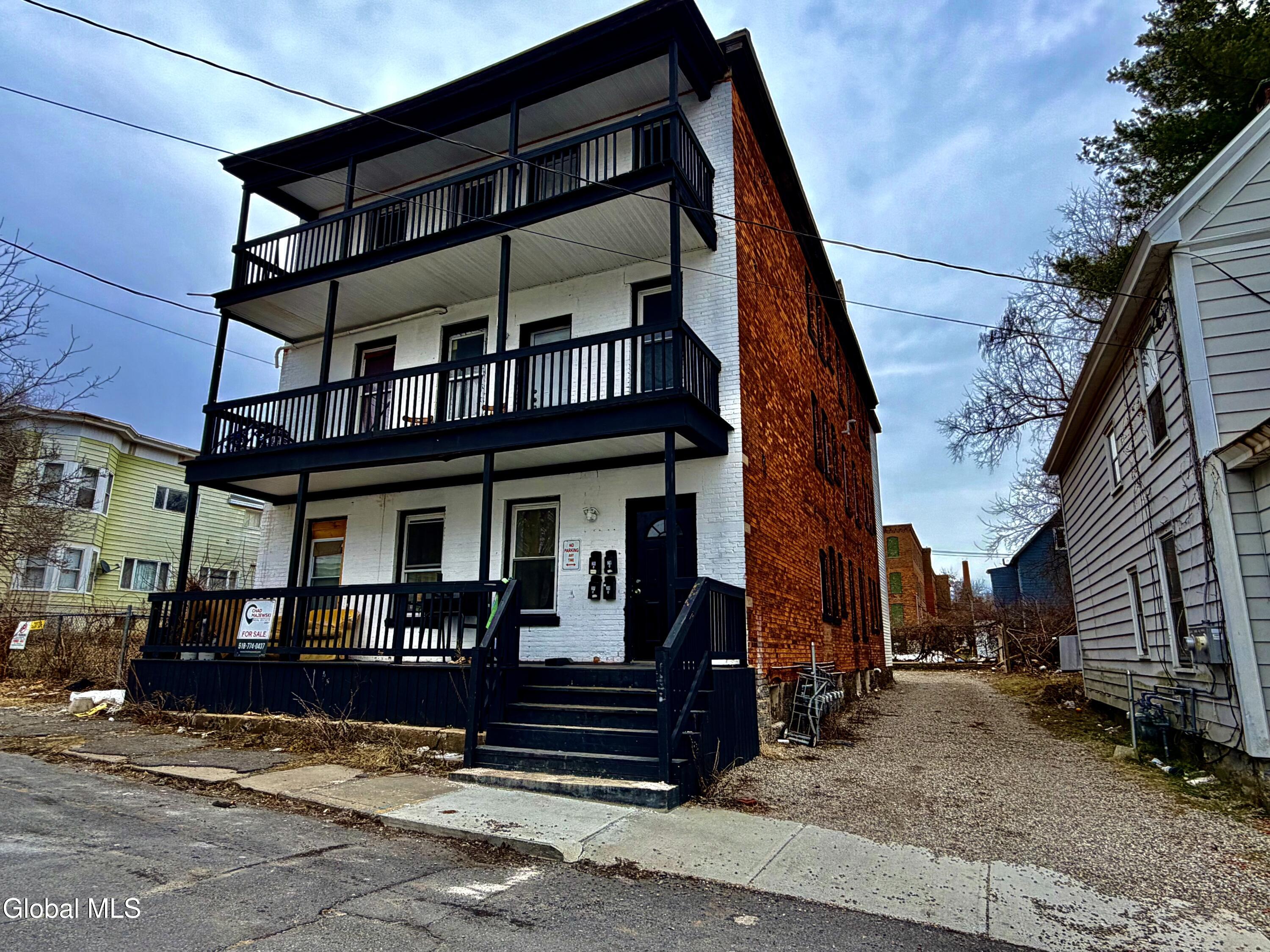 8 Gardiner Street Amsterdam NY 12010