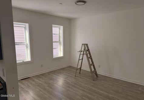 8 Gardiner Street Amsterdam NY 12010