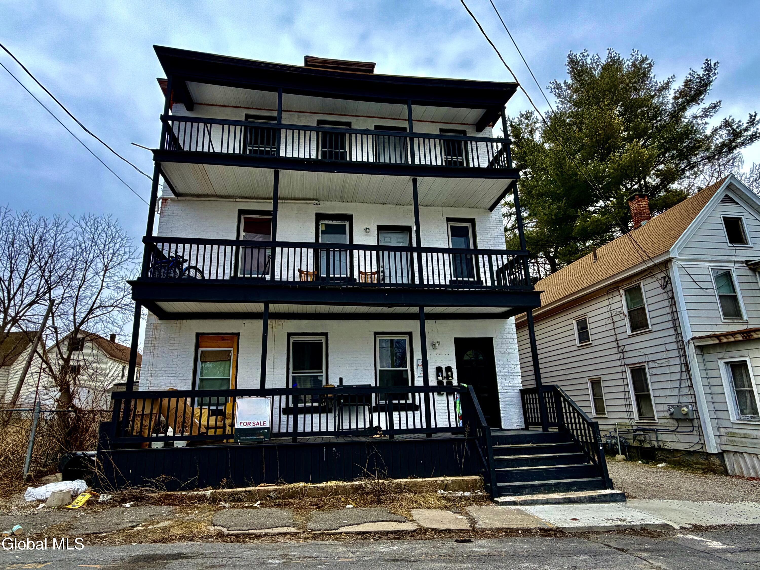 8 Gardiner Street Amsterdam NY 12010
