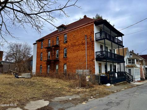8 Gardiner Street Amsterdam NY 12010