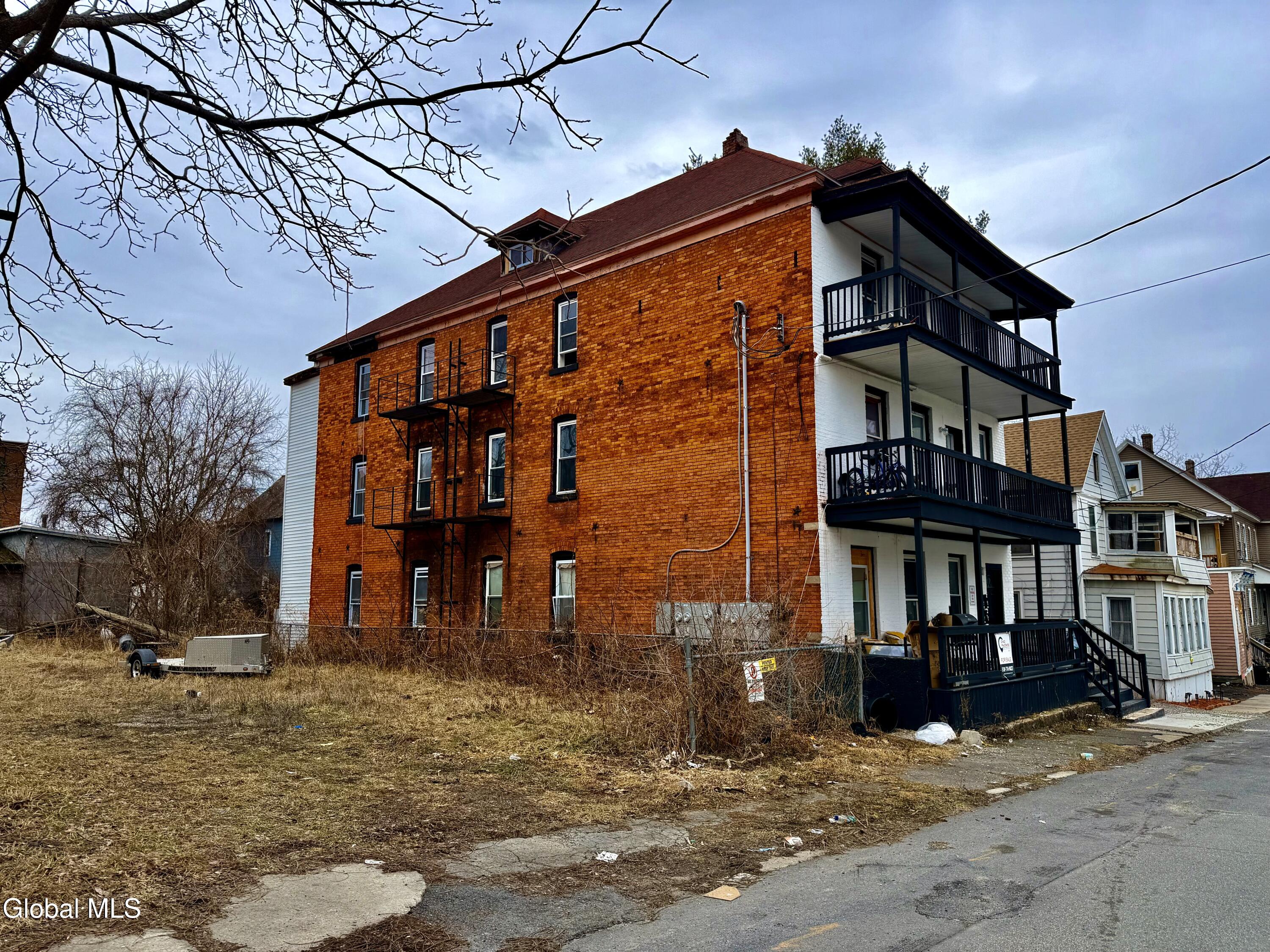 8 Gardiner Street Amsterdam NY 12010