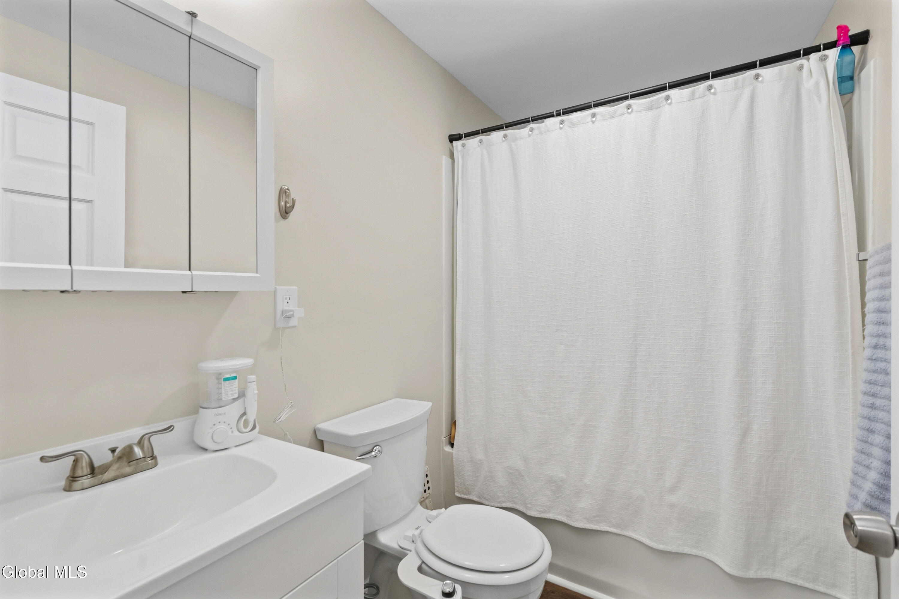 1047 Gillespie Street Schenectady NY 12308