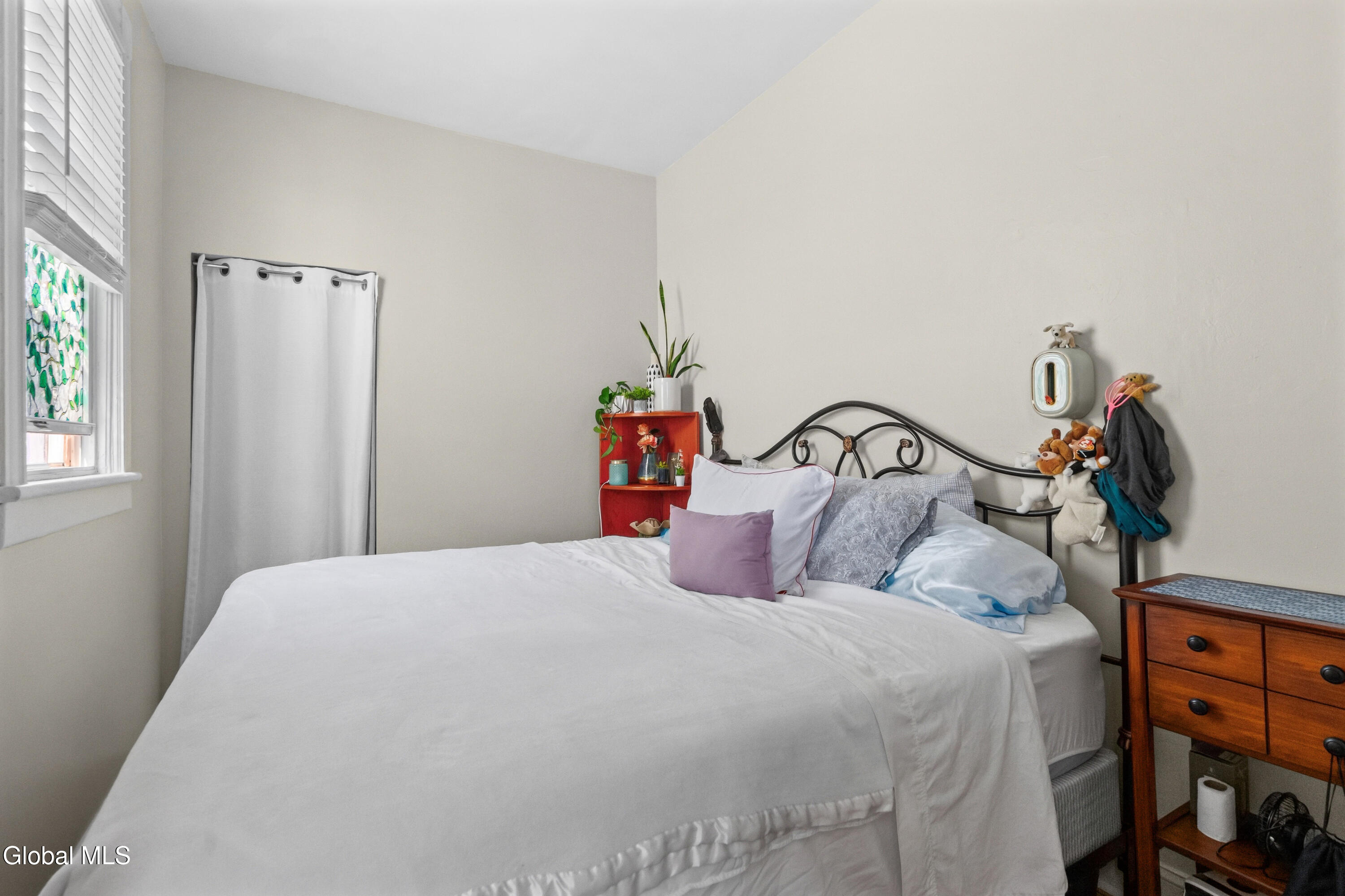 1047 Gillespie Street Schenectady NY 12308