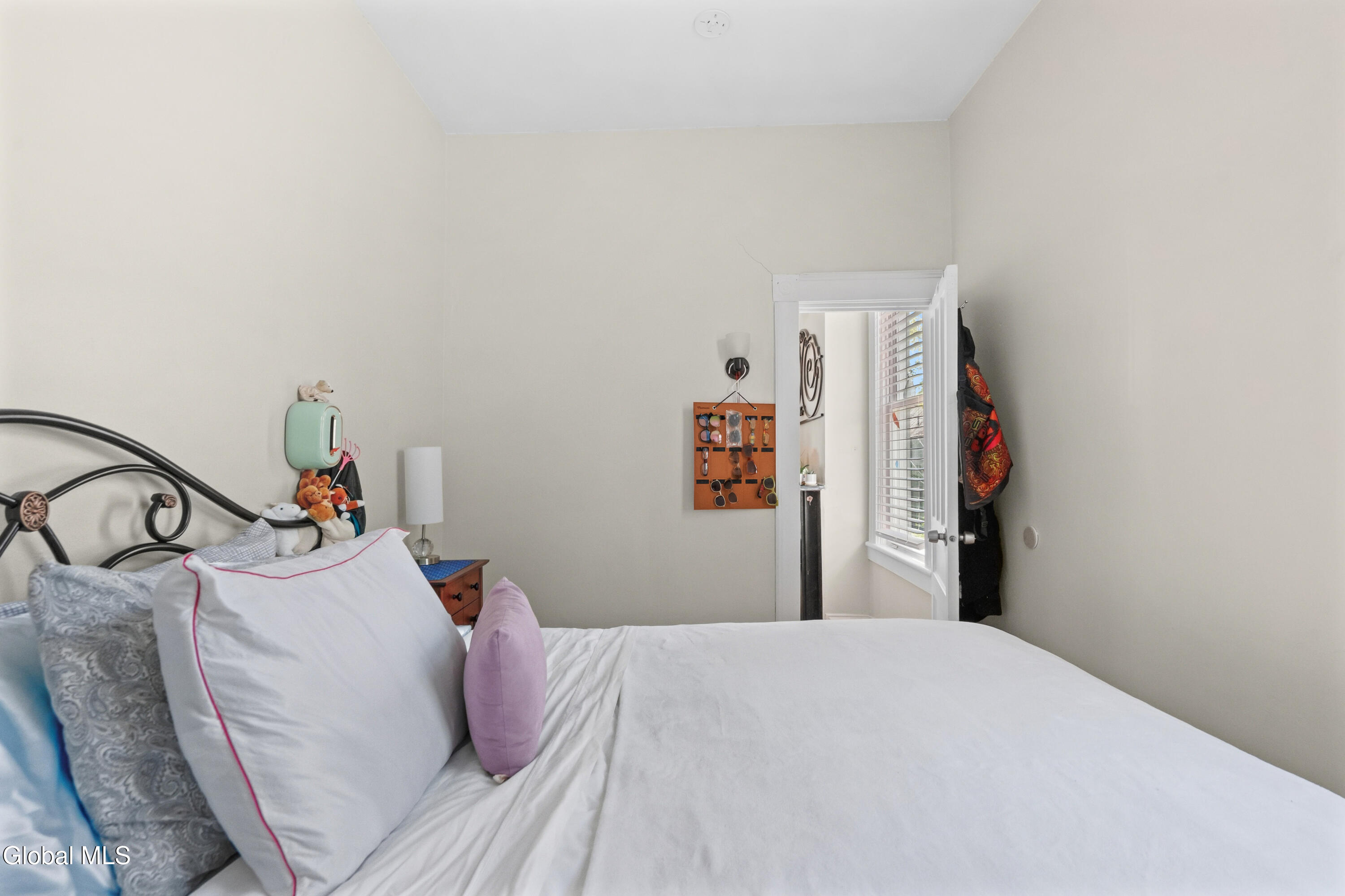 1047 Gillespie Street Schenectady NY 12308