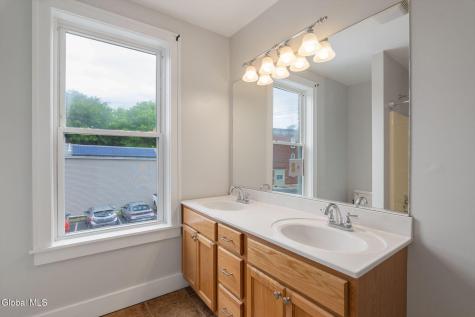 208 Front Street Schenectady NY 12305