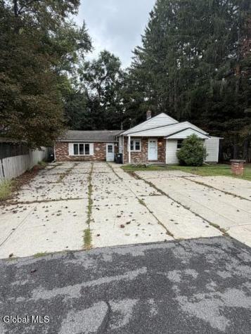 486 Saratoga Road Glenville NY 12302