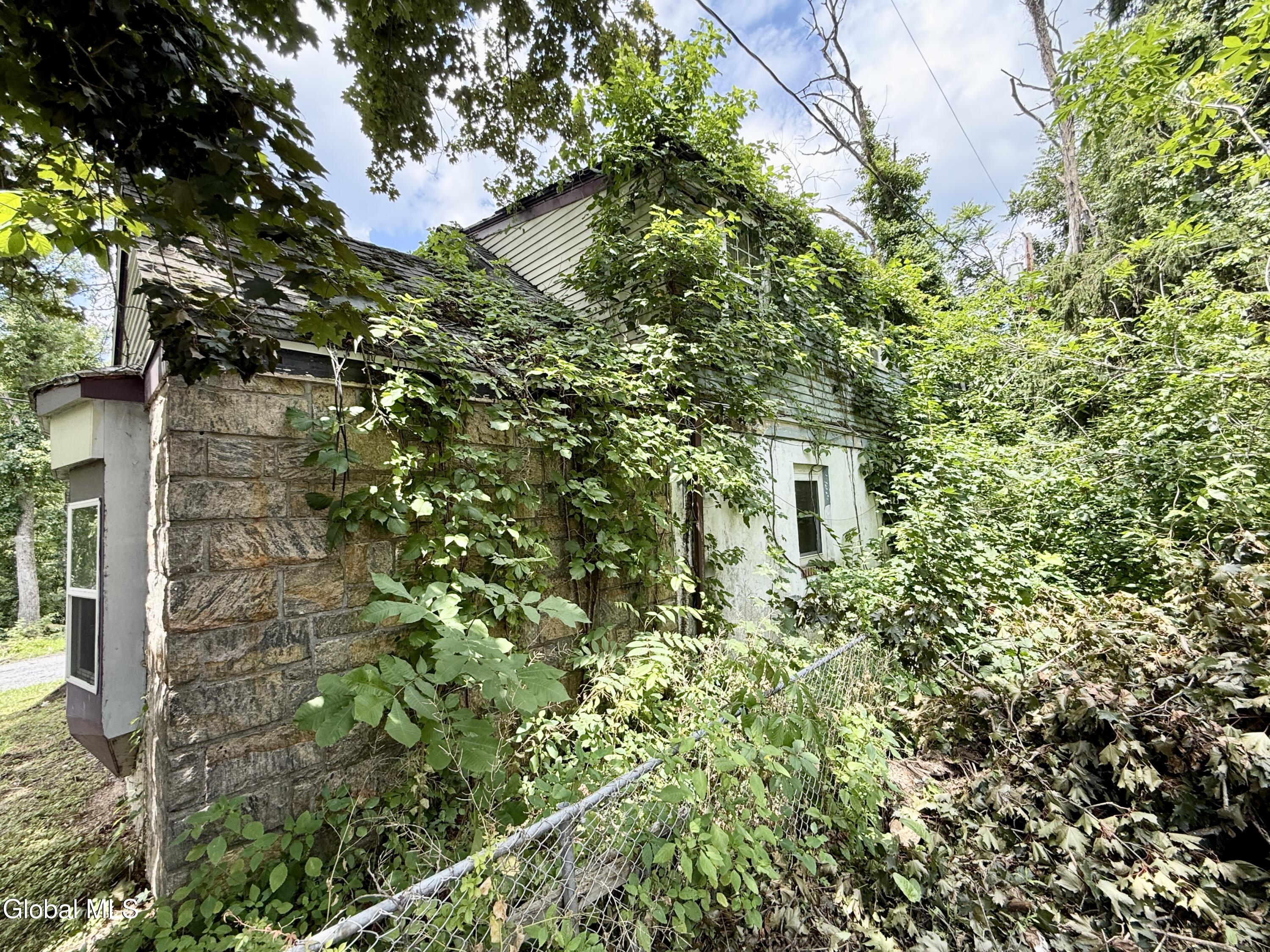 14 Magurno Lane Poughkeepsie NY 12603