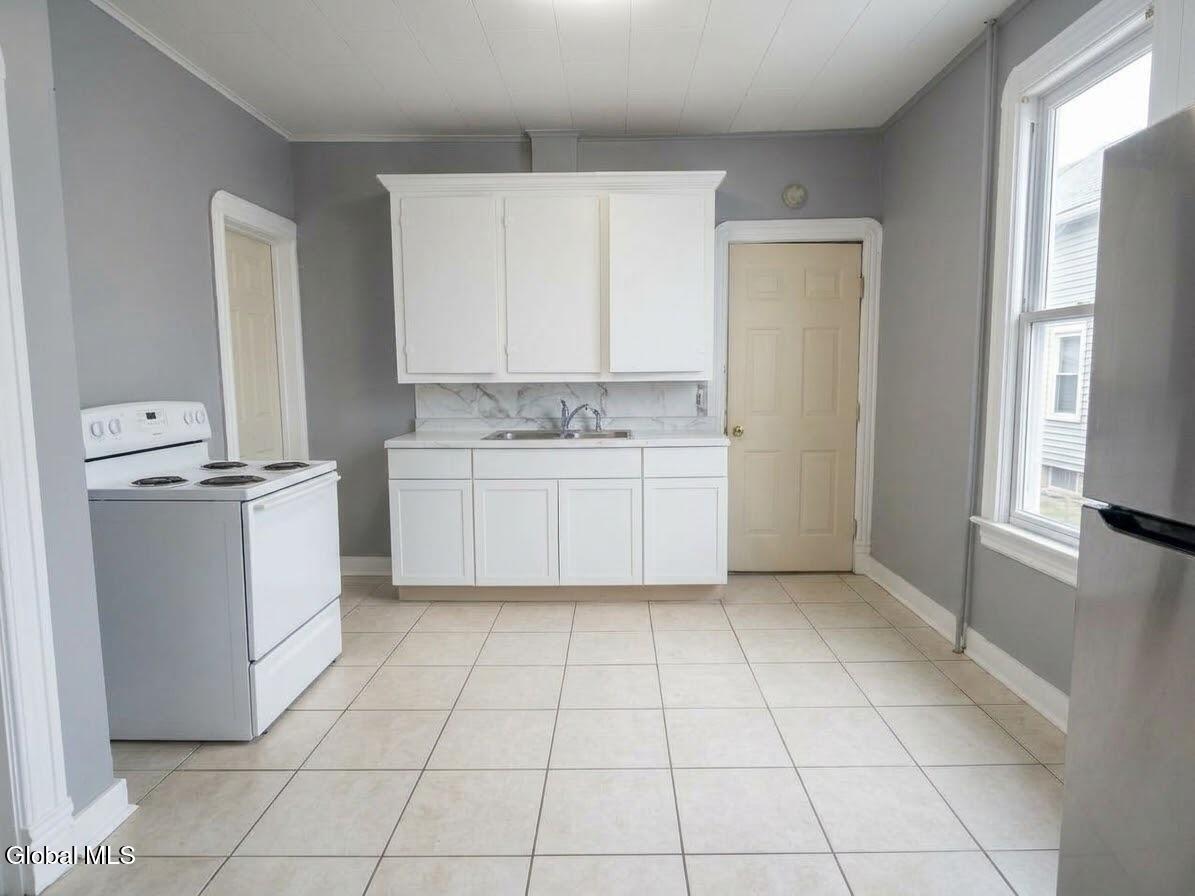 387-389 Locust Avenue Amsterdam NY 12010