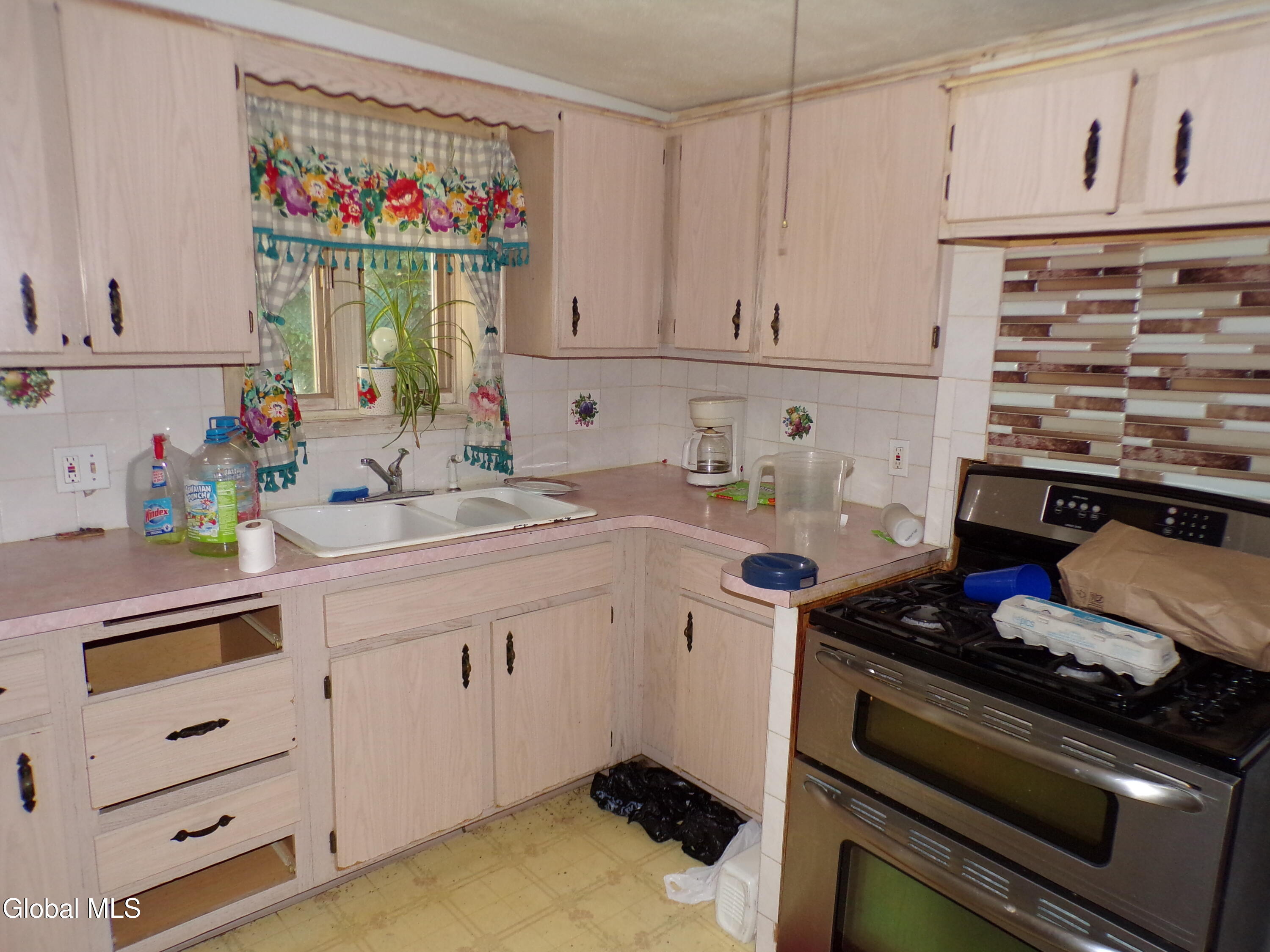 709 4th Avenue Troy NY 12182