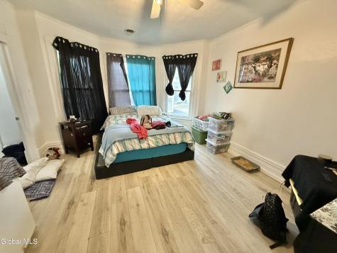 29 Mcclellan Street Schenectady NY 12304