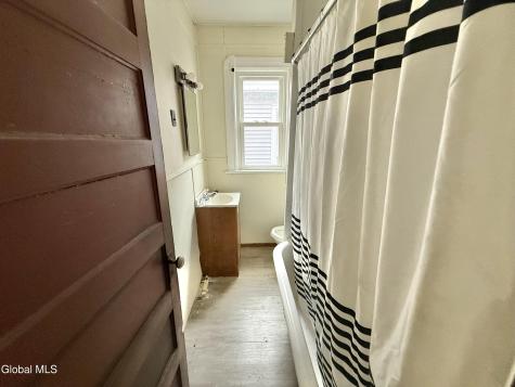 29 Mcclellan Street Schenectady NY 12304