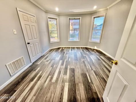 517 Summit Avenue Schenectady NY 12307