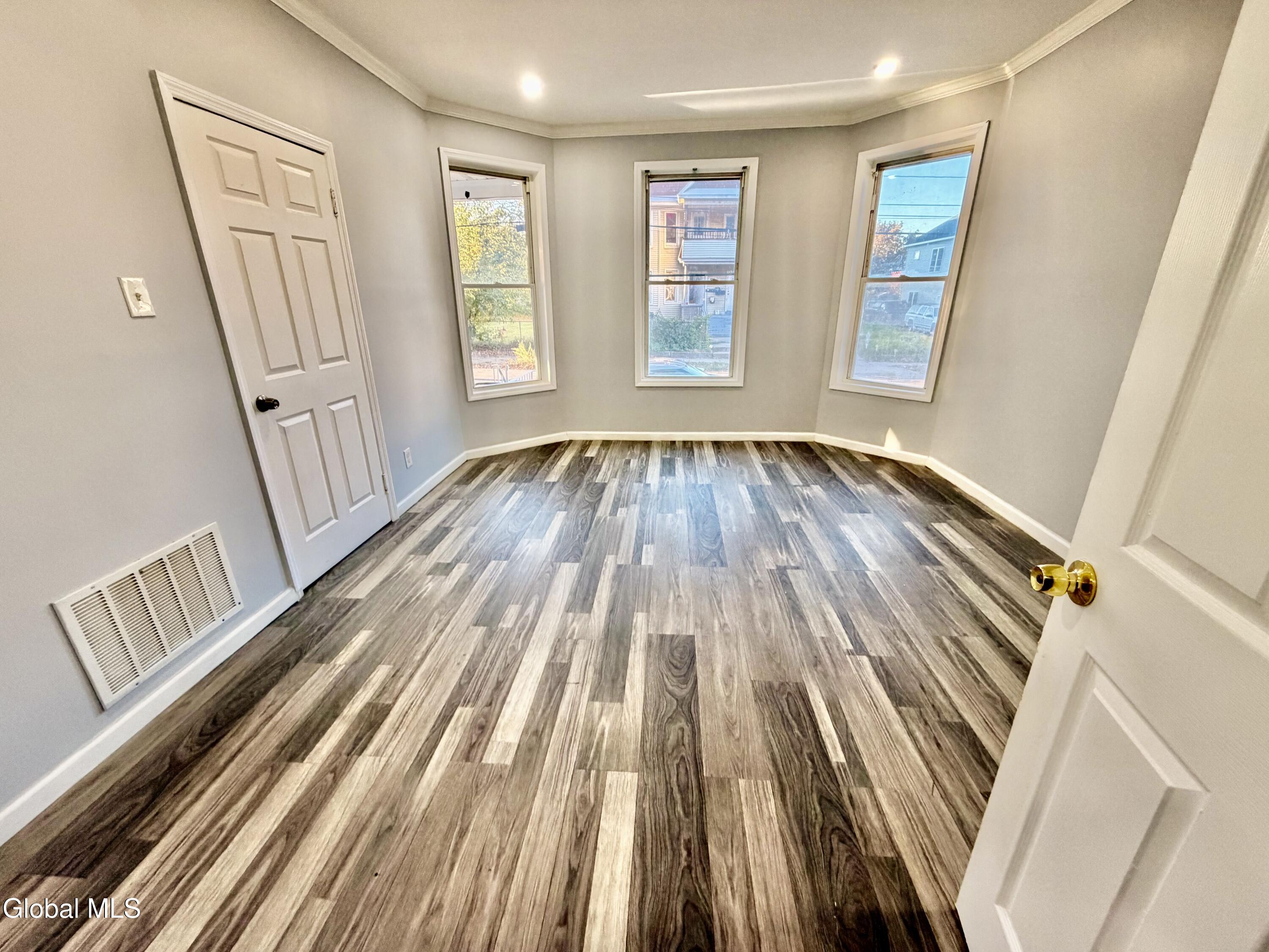 517 Summit Avenue Schenectady NY 12307
