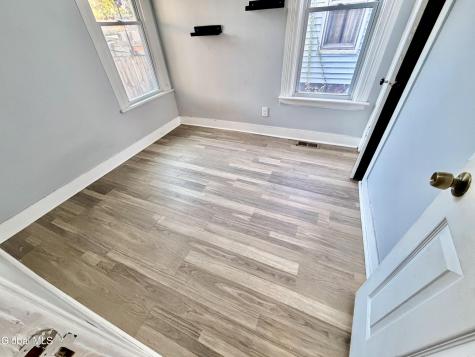 517 Summit Avenue Schenectady NY 12307