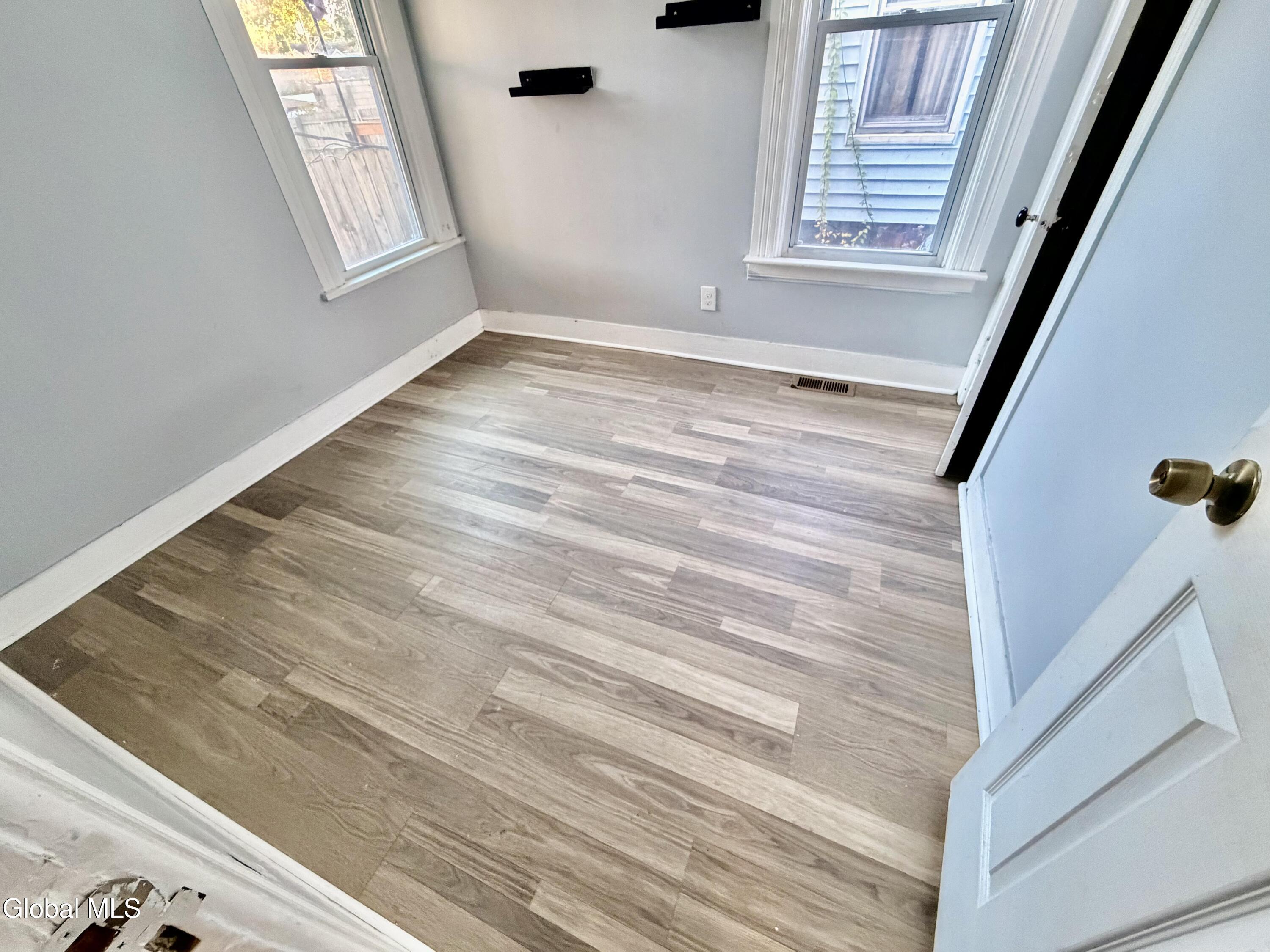 517 Summit Avenue Schenectady NY 12307
