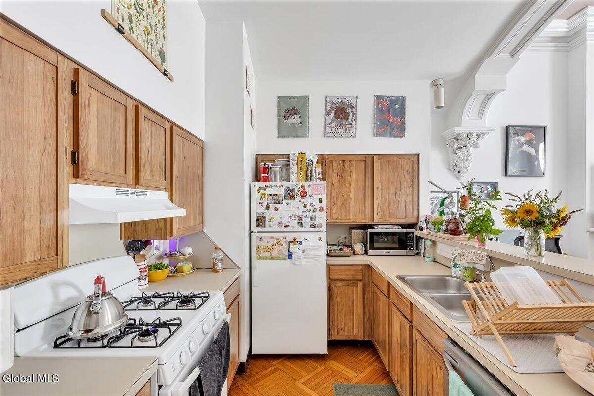 221 Lancaster Street Albany NY 12210