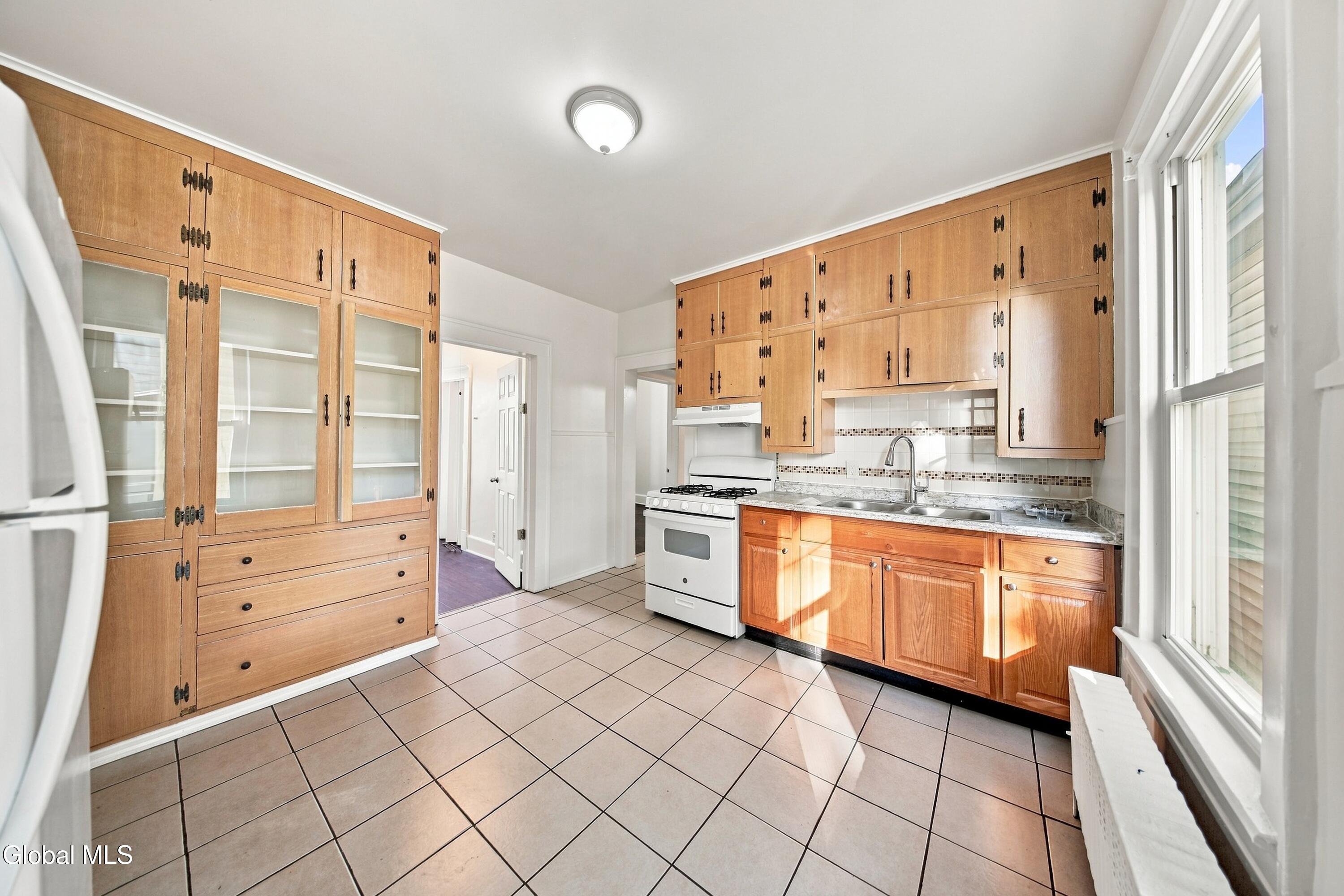 479 8th Avenue Troy NY 12182