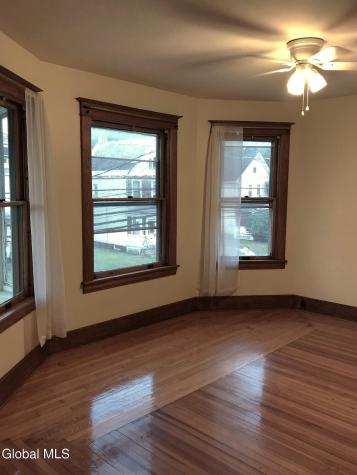 31 Vley Road Scotia NY 12302