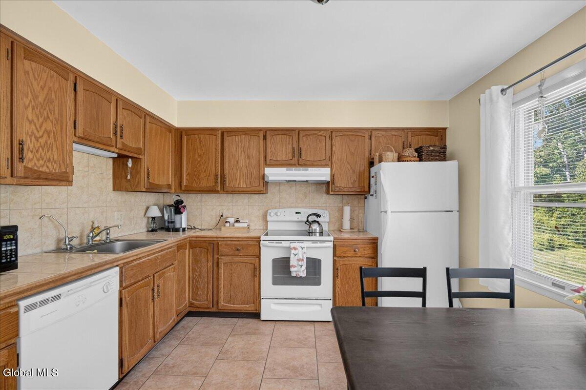 1119-1121 Raymond Road Malta NY 12020