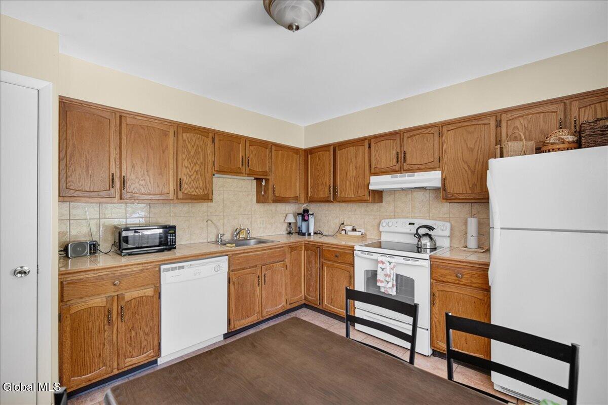 1119-1121 Raymond Road Malta NY 12020