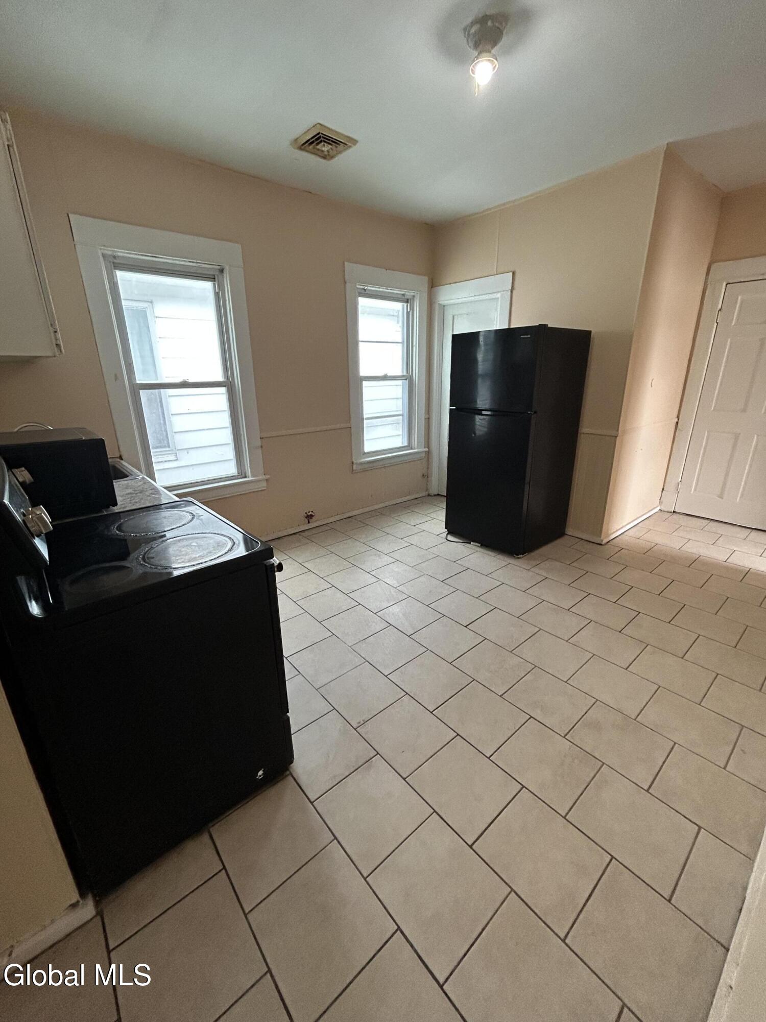 1075 Pleasant Street Schenectady NY 12303