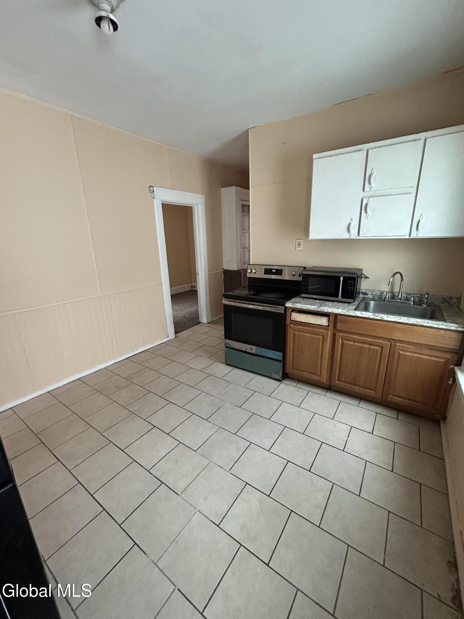 1075 Pleasant Street Schenectady NY 12303