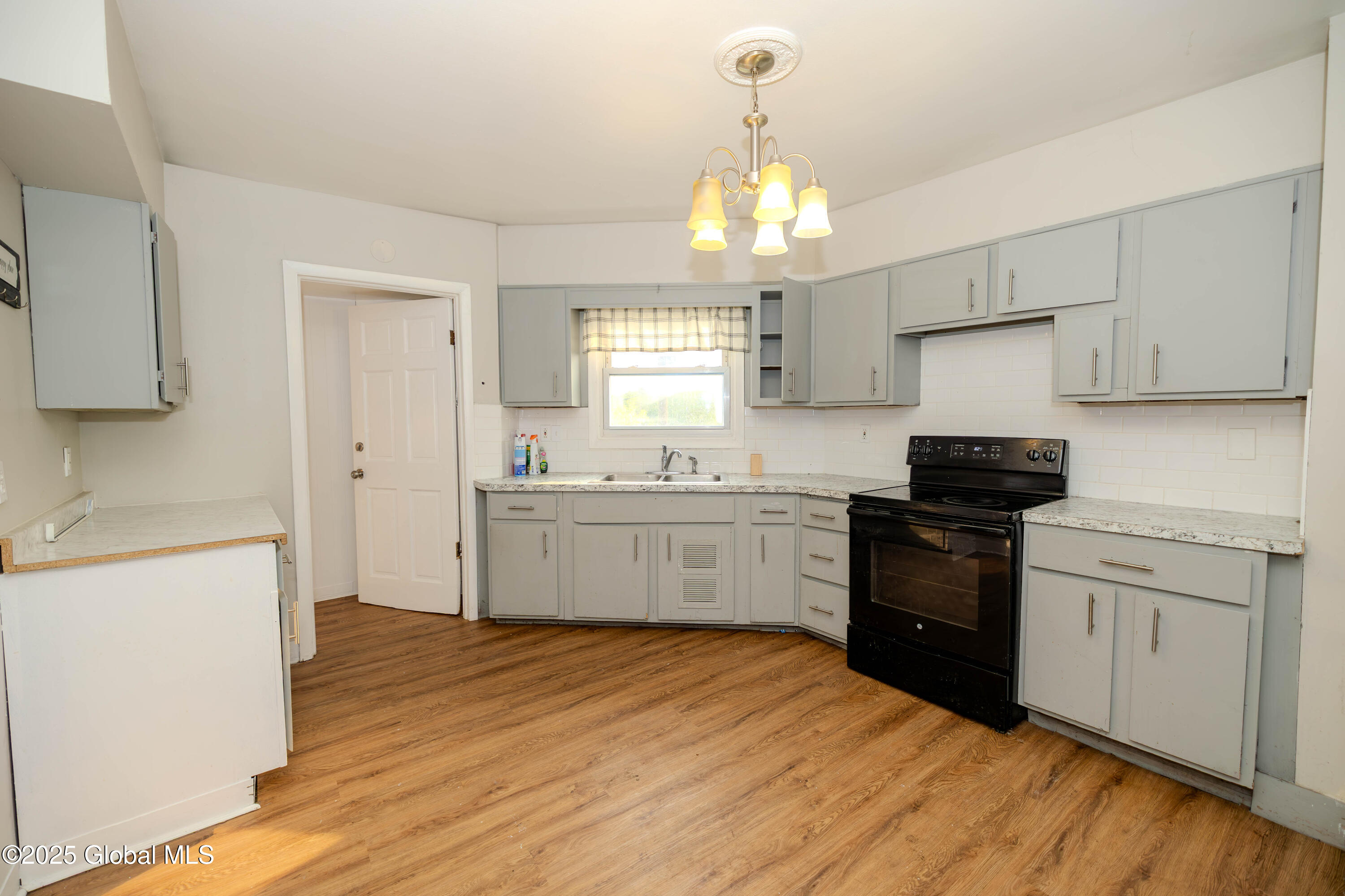 1374 10th Avenue Schenectady NY 12303