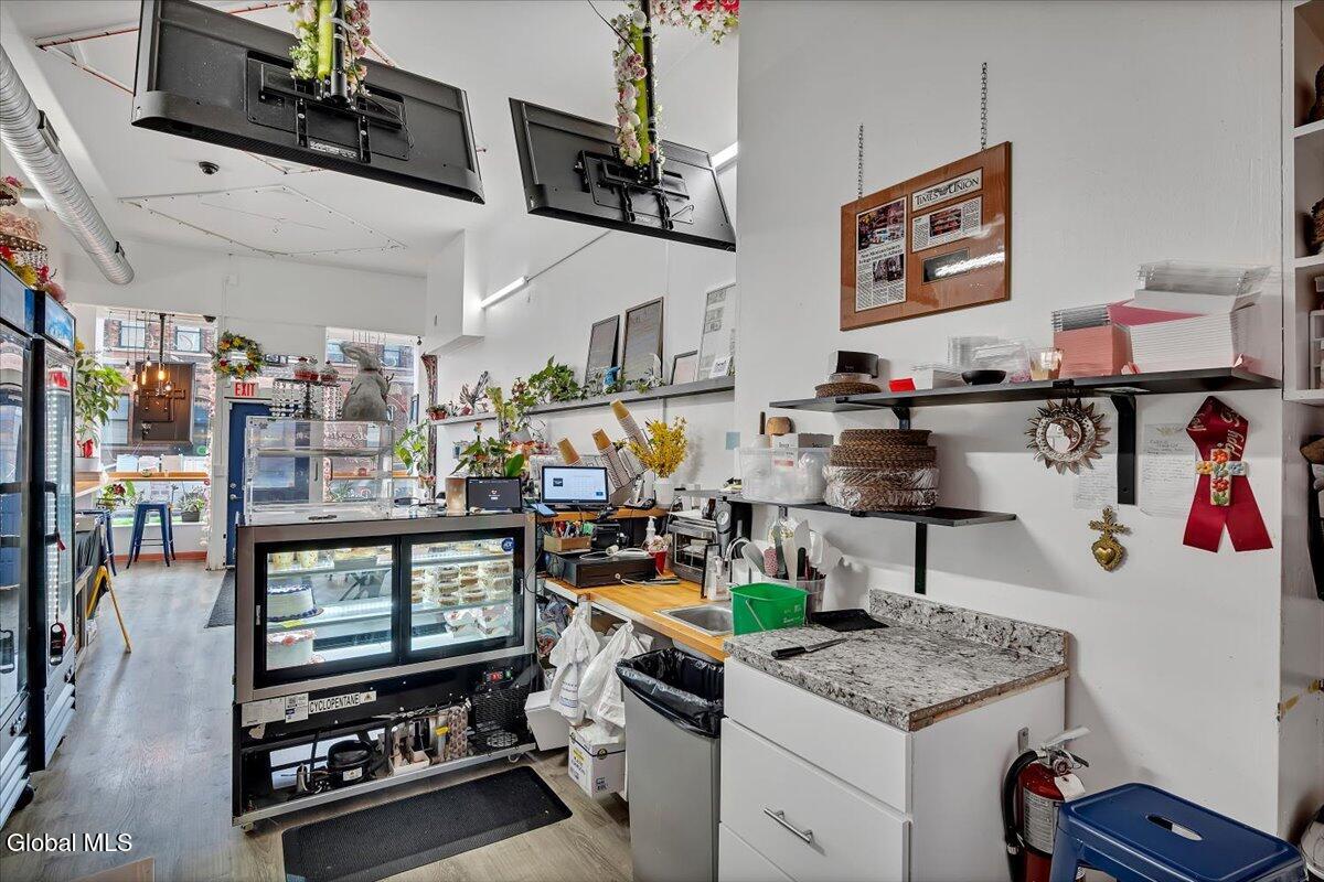 418 Madison Avenue Albany NY 12210