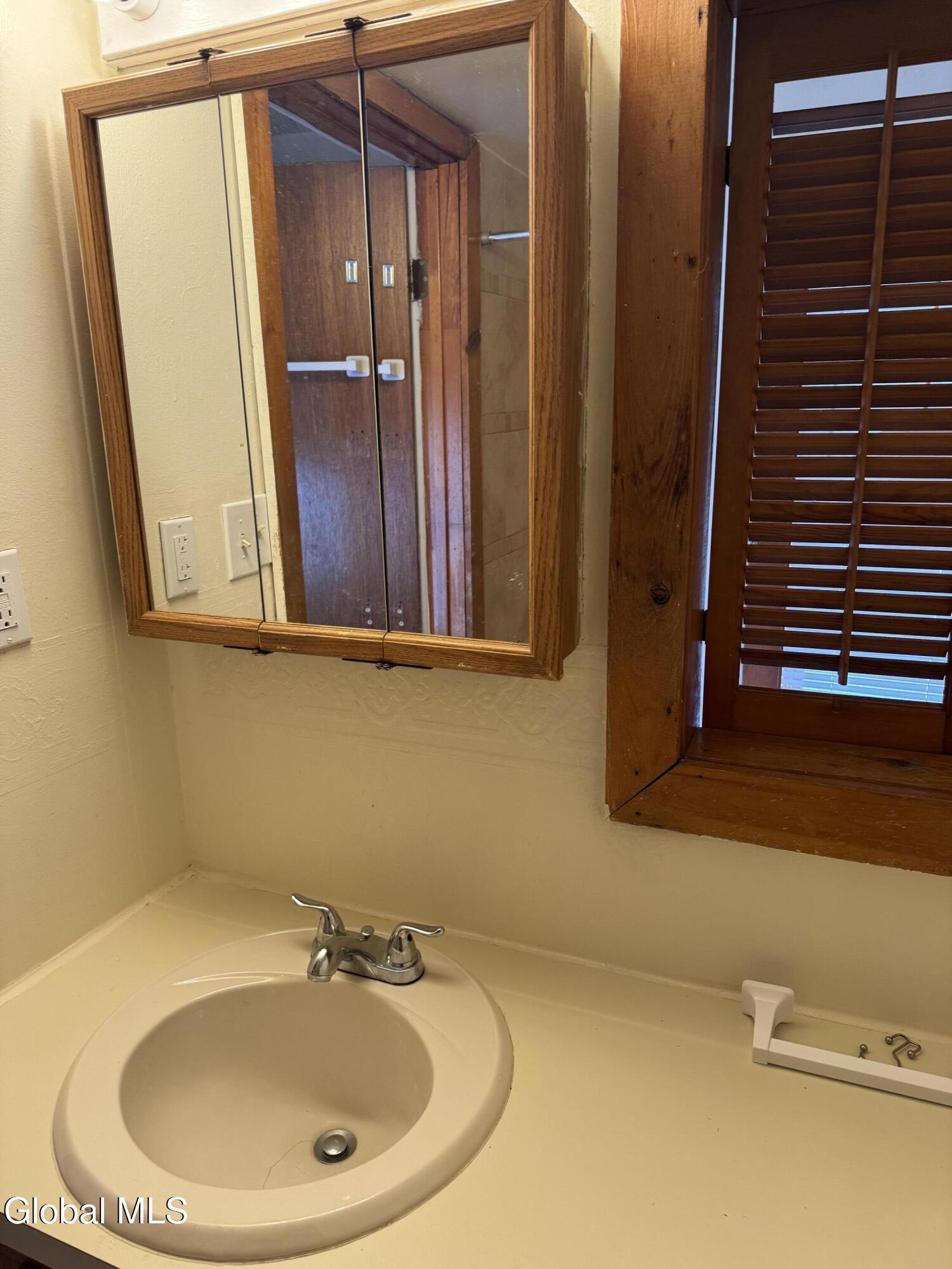 212 Regent Street Saratoga Springs NY 12866