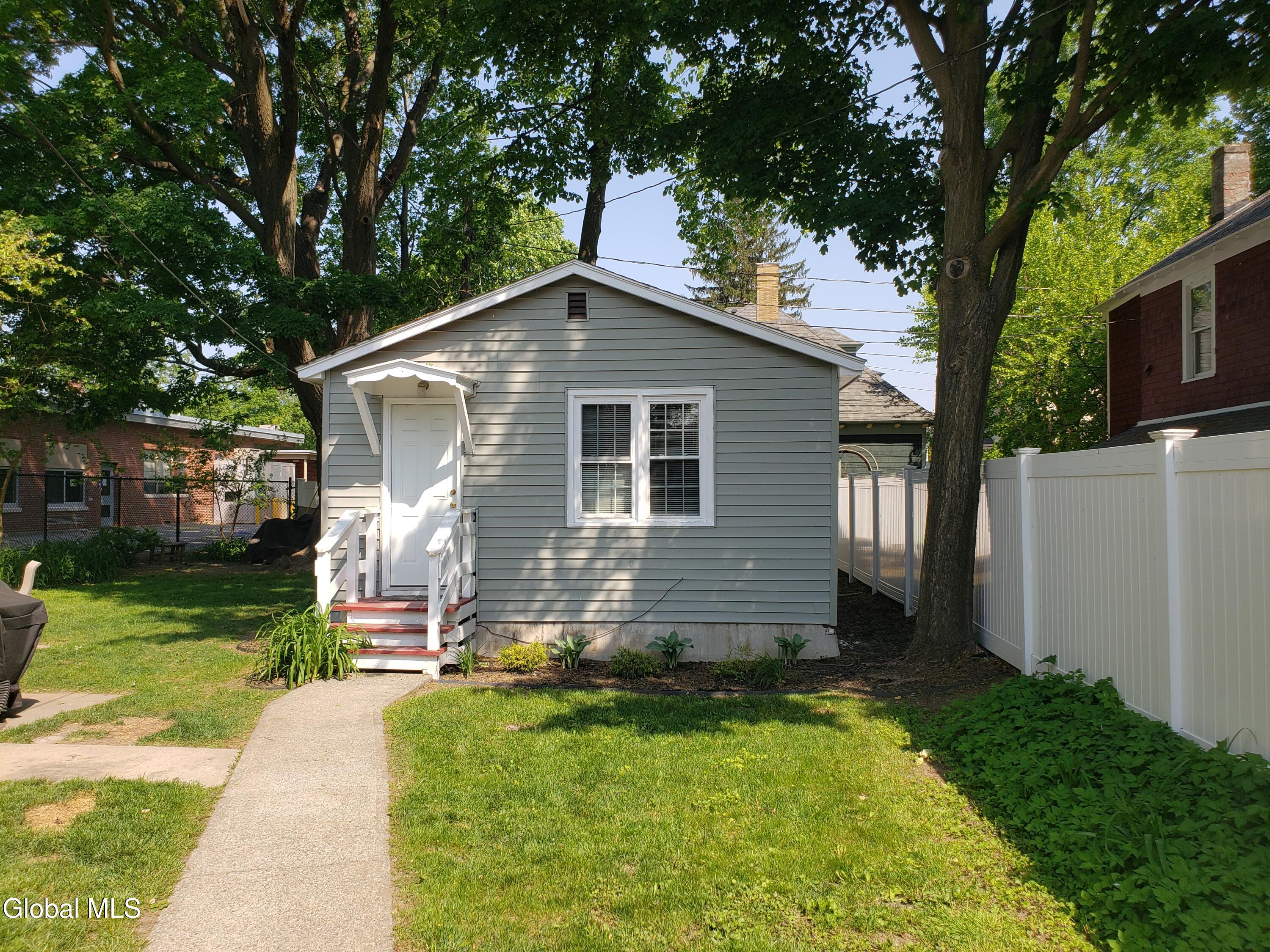 212 Regent Street Saratoga Springs NY 12866