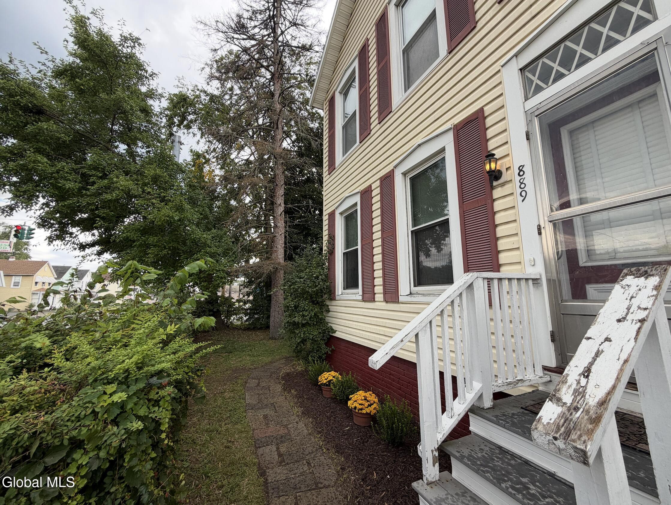 889 5th Avenue Troy NY 12182