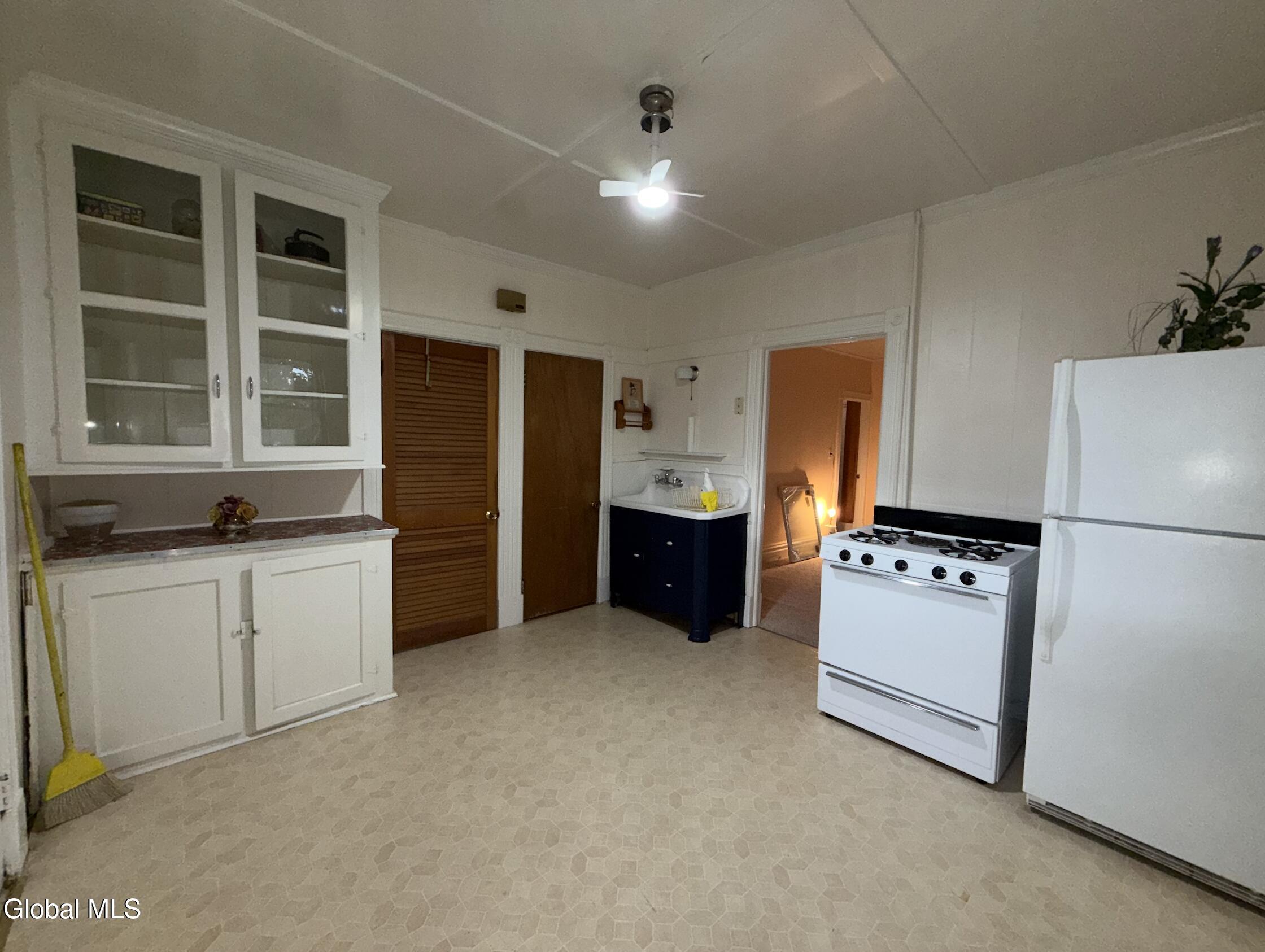 889 5th Avenue Troy NY 12182