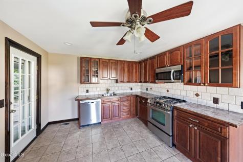 31 Charles Street Waterford NY 12188