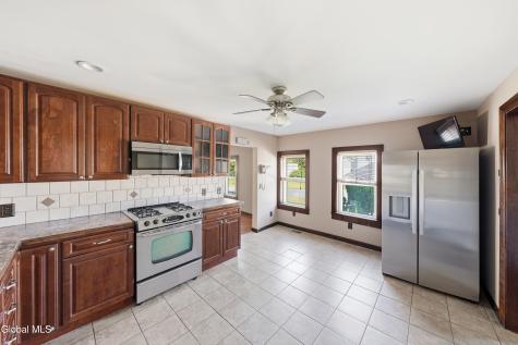 31 Charles Street Waterford NY 12188
