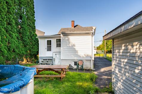 31 Charles Street Waterford NY 12188