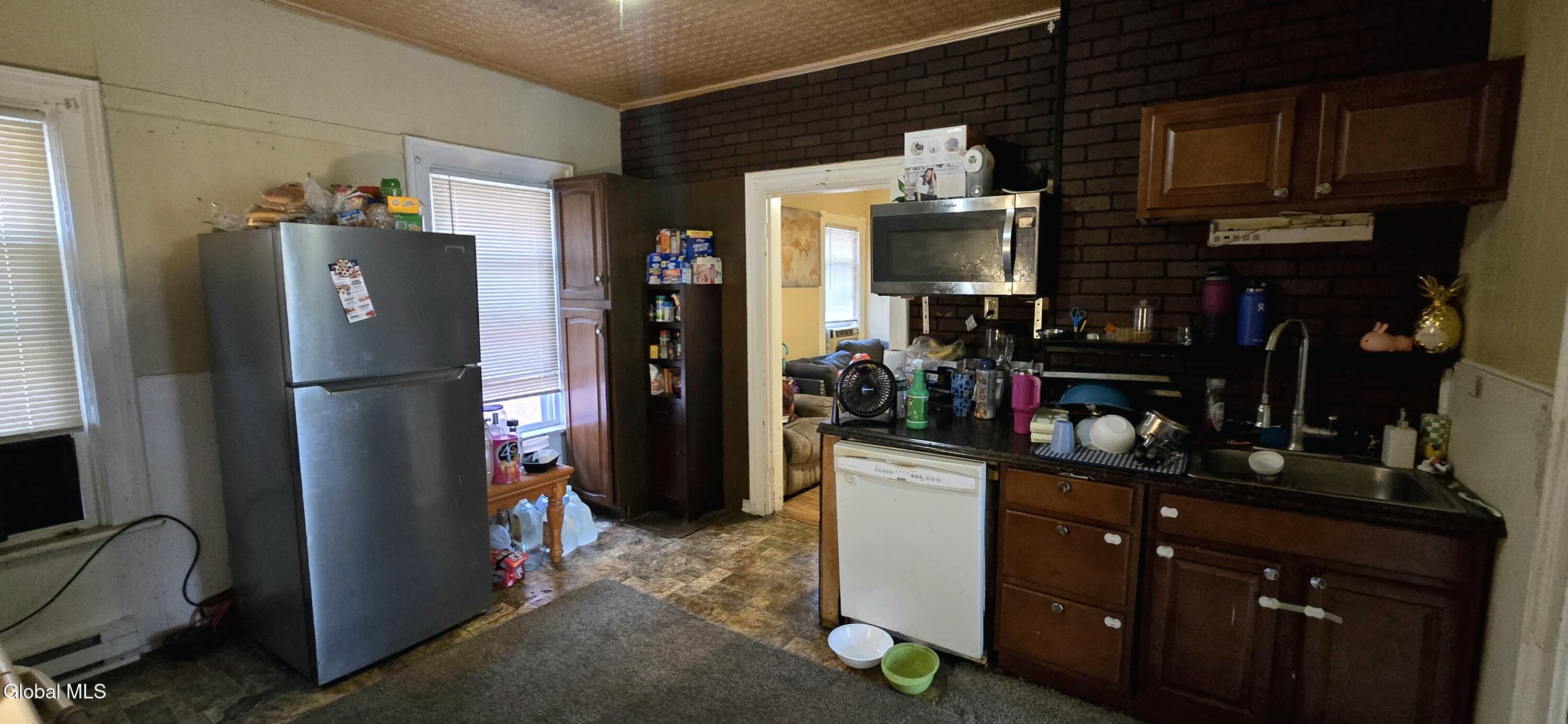 569 Nott Street Schenectady NY 12308