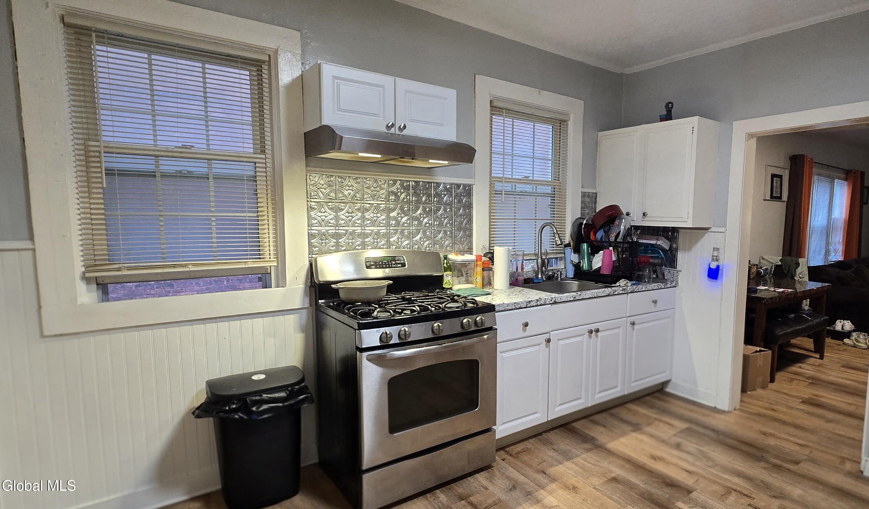 569 Nott Street Schenectady NY 12308