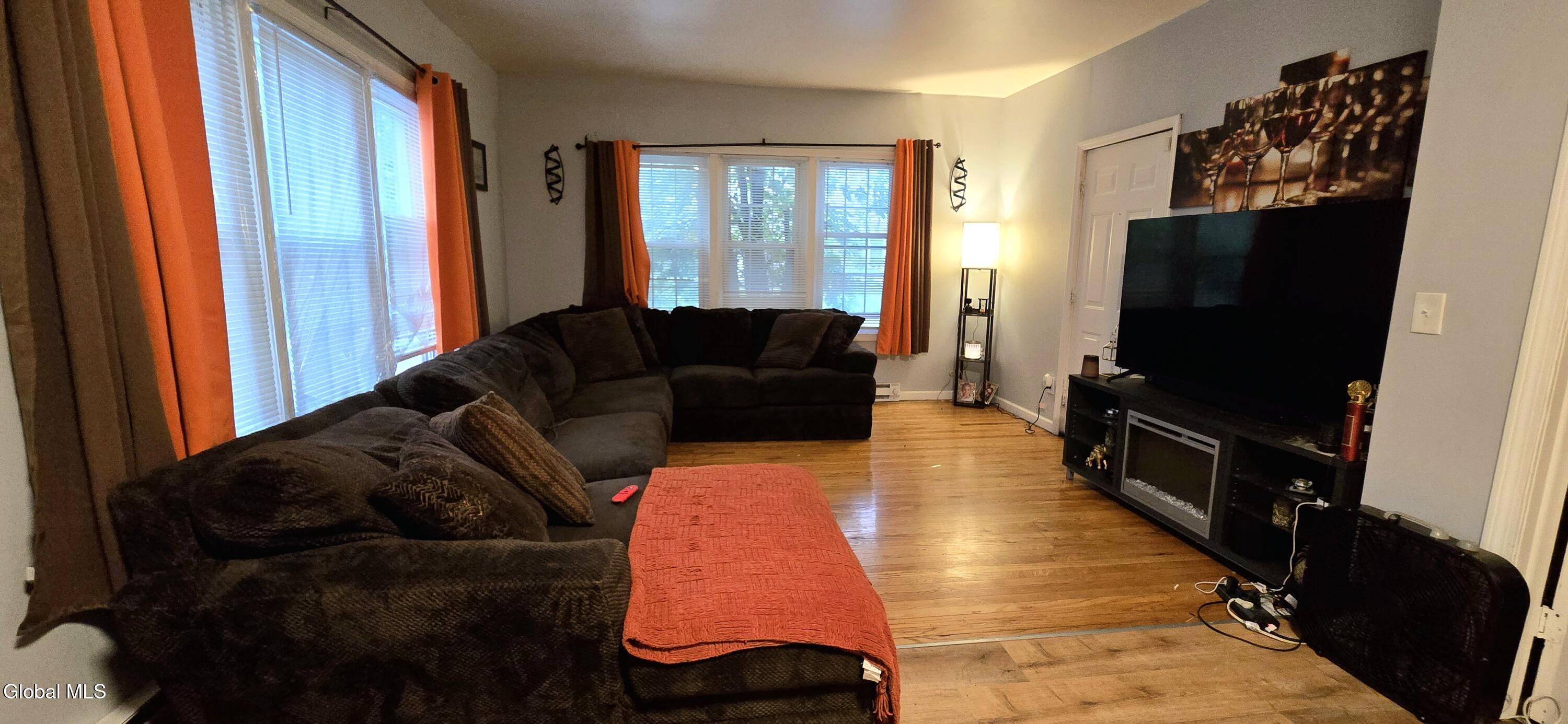 569 Nott Street Schenectady NY 12308