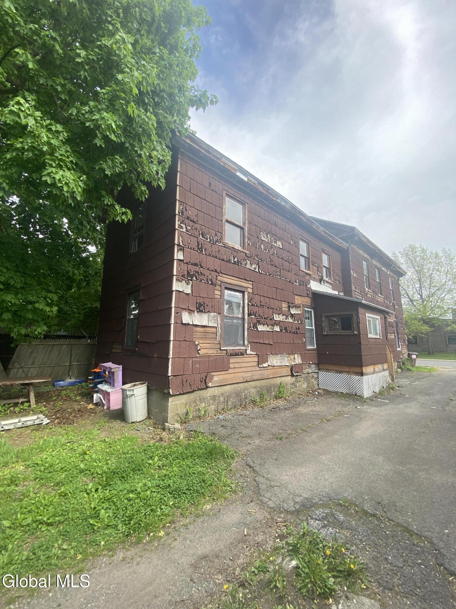 82 Spring Street Gloversville NY 12078