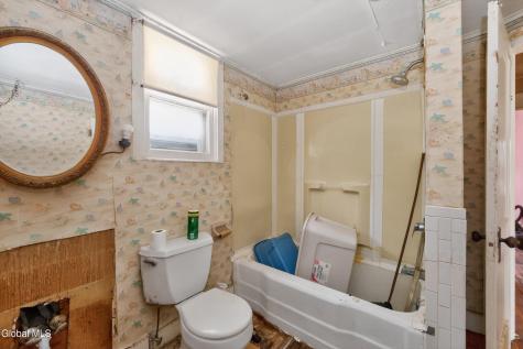 33 Osborne Road Colonie NY 12205