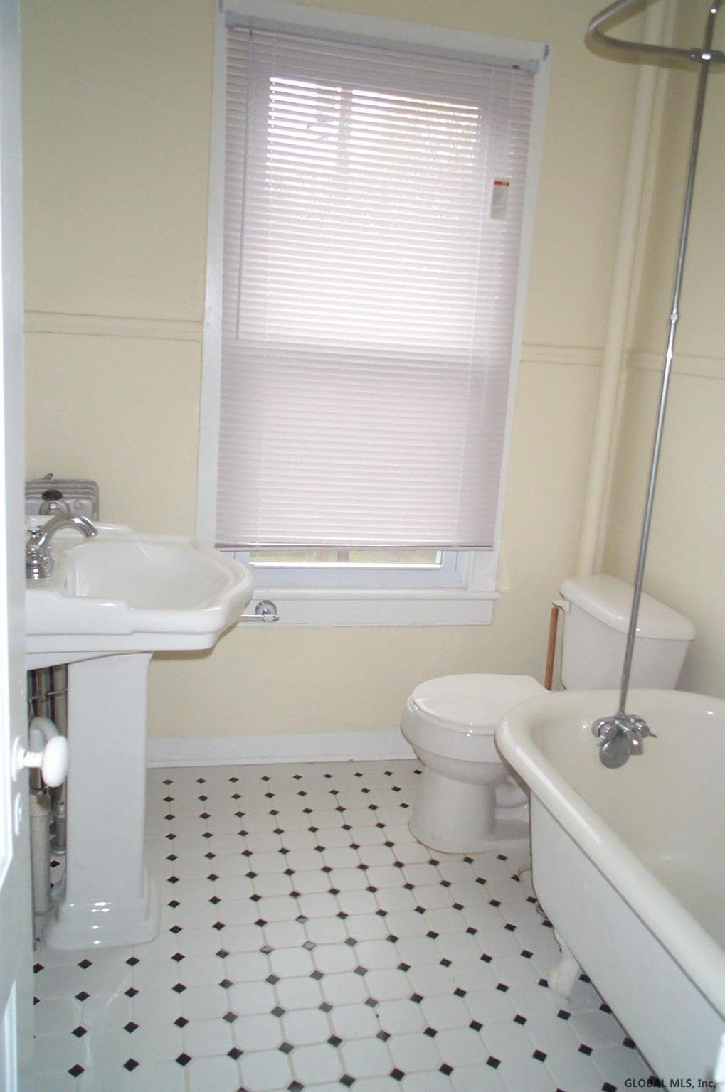 9 N Franklin Street Athens NY 12015